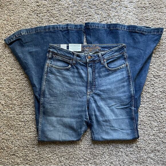 NWT Wrangler Retro High Rise Bell Bottom Flare Denim Hemp Stretch Jeans - Picture 1 of 13
